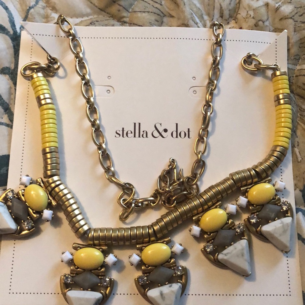 Stella and dot grey and yellow necklace
